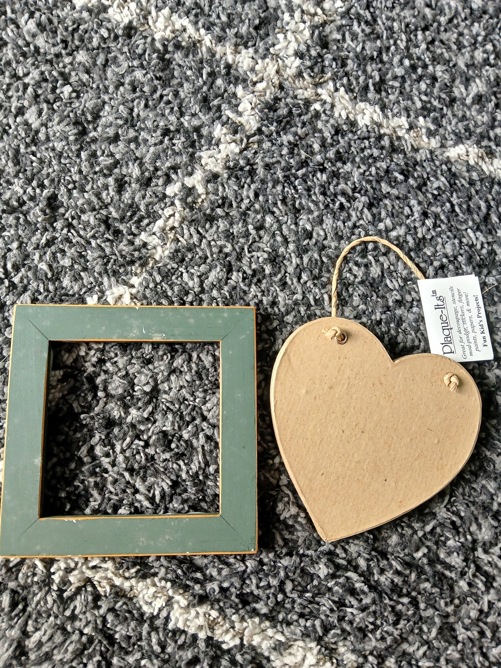 Green Square Photo Frame and Heart Hanging Accent
